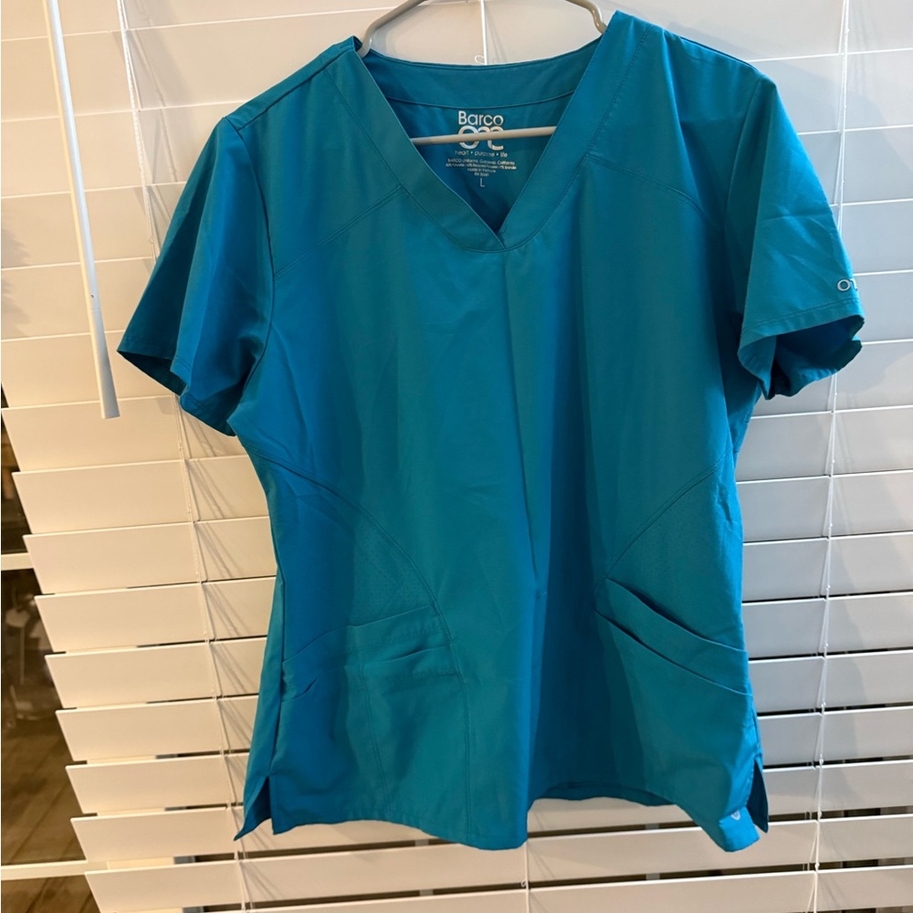 Barco Uniforms Women's Teal V-Neck top and straight leg bottoms